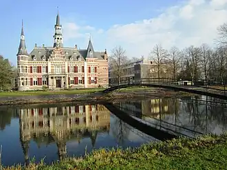 Kasteel "de Cloese" met brug over de Berkel