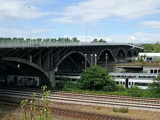 Viaduct van de O1 over het spoor