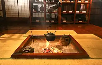 Een irori in gebruik