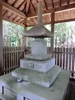 Monument uit de 14e eeuw voor Rigen Daishi (Hōkaku-tempel)