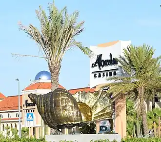 het kunstwerk voor het Alhambra Casino