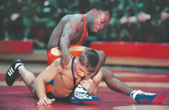 Andrell Durden (top) en Edward Harris tijdens de All-Marine Wrestle Offs 2001.