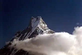 Top van Machhapuchhre vanuit het zuidwesten