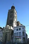 Toren en portiek van de Sint-Margarethakerk
