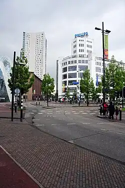 De Lichttoren met links daarvan de Emmasingel