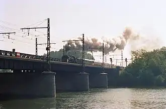 De viersporige Pont d'Athis-Mons over de Seine, in de richting van Juvisy (mei 1987)