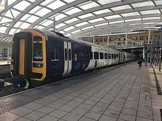 Een trein van Northern Rail in het station Manchester Victoria