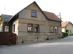 Huis in het dorp (2013)