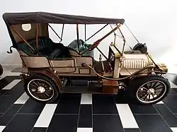 Spyker 15/22 HP uit 1907: phaeton met voorruit, achterdeuren en kap