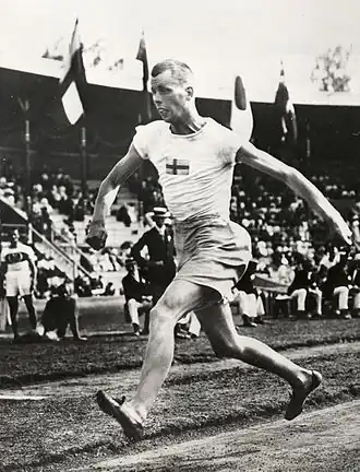 Gustaf Lindblom in actie tijdens de OS van 1912 in Stockholm.