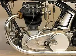 In 1930 zat de ontstekingsmagneet nog voor het motorblok