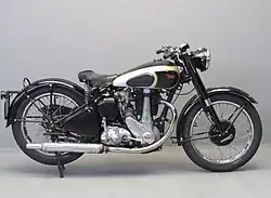 ZB33 uit 1952 zonder achtervering. Wie dat wilde kon de machine met plunjervering laten uitrusten.