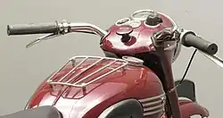 Met de introductie van de koplampnacelle verhuisden de instrumenten.