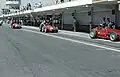 De Maserati's van Juan-Manuel Fangio (#2) en Luigi Piotti (#28)