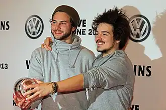 Milky Chance: DJ Philipp Dausch (links) en zanger-gitarist Clemens Rehbein (2013)