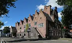 Woningbouwcomplex in de stijl van de Delftse School (1937) in Groningen (2010)