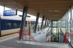 Overkapping oostelijke perron gezien in zuidelijke richting