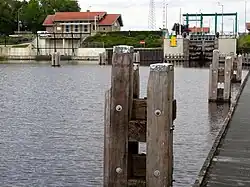 Zwolse Vaart met Voorstersluis (rechts) en gemaal Smeenge