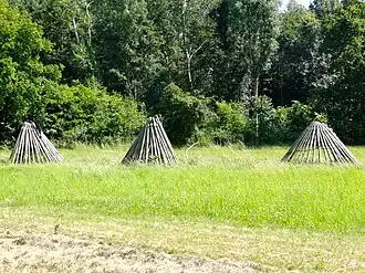 Knarbos Oost nabij de Vogelweg met schuilhutten van Yvonne Struys