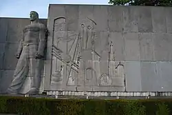 Antwerpse buildrager met reliëf van de havenstad (1938-1939)