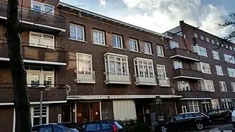 Huisnummer 13-17 ingeklemd tussen werk van Gulden en Geldmaker (januari 2020)