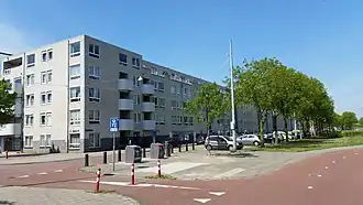 Bernard Shawingel met links de Bertholdbrechtstraat en rechts het Abcouderpad  (mei 2020)