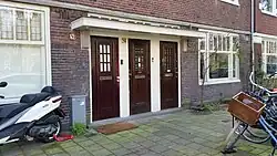 Portiek van nummer 54 (maart 2020)