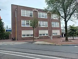 Droogbak 1CD, AmsterdamOp voorgrond ongebruikte tramrailsaugustus 2022