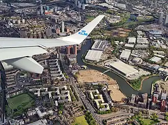 Nieuwbouw in de Lower Lea Valley tussen Stratford (boven) en Canning Town, 2024