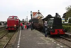 Locomotor 204 rangeert met diverse goederenwagens te Stadskanaal; 17 mei 2012.