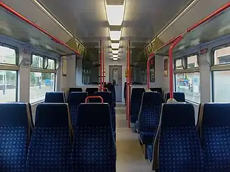 Het vernieuwde interieur van een Class 319 van First Capital Connect