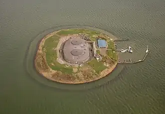 Fort Pampus vanuit de lucht gezien; 2013.