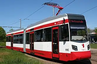 Een gelede Leolinertram op tramlijn 2