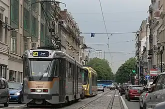 De 7800 bij metrostation Louiza.