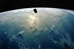 De Intelsat 603 satelliet gezien vanuit de Endeavour