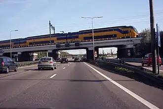 Het inmiddels afgebroken spoorviaduct bij Oog in Al (Utrecht) in april 2007.