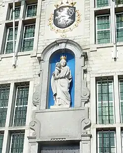 Beeld gehouwen door Robert Van de Velde