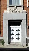Moederhuis Sint-Gabriel, met bas reliëf van Karel Aubroeck