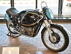 De AJS 7R3-fabrieksracer in 1954.