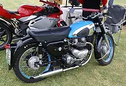 Dit identieke AJS Model 30 dateert van 1958 of eerder, getuige de deels gespoten velgen.