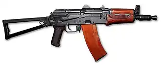 AKS-74U met gelamineerd hout