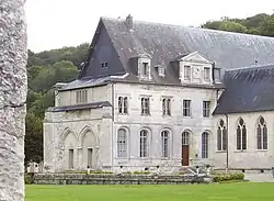 Gotische en classicistische kloostervleugels