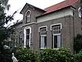 Voormalige pastorie van de Nederlands Hervormde kerk; neoclassicistische invloeden