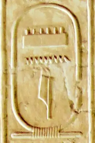 Cartouche van farao MenesOp de koningslijst van Abydos in de tempel van Seti I
