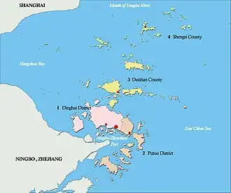 Centraal gedeelte van de haven aangeduid op kaart tussen Ningbo en Zhoushan