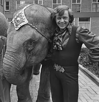Adriaan met een olifant (1980)
