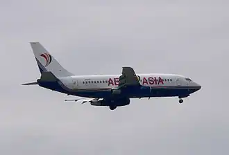 Een Boeing 737-200 van Aero Asia International