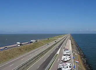 Afsluitdijk bij het Monument