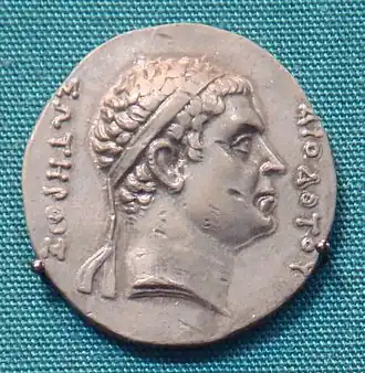 Zilveren munt met de postume beeltenis van Diodotos I, geslagen tijdens de regering van Agathokles.