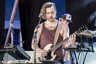 Ásgeir tijdens Roskilde Festival, 2013.